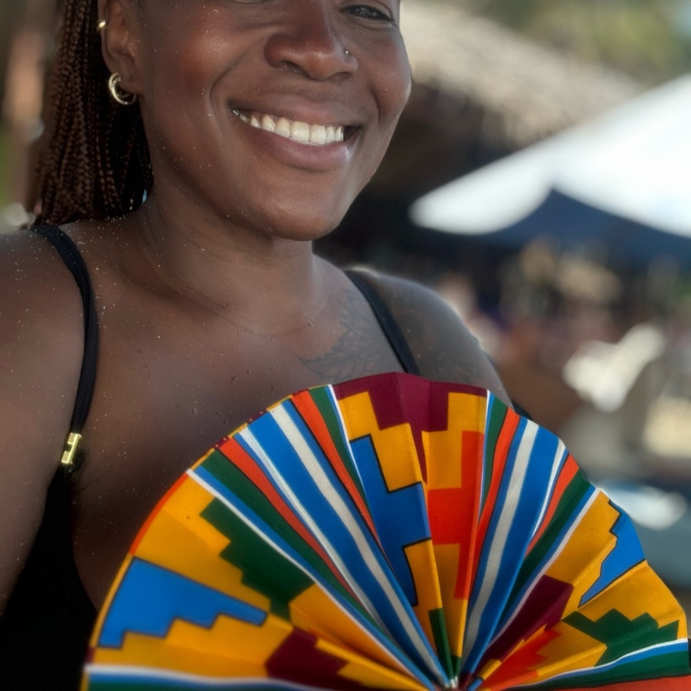 Meet Your Girl, Akou